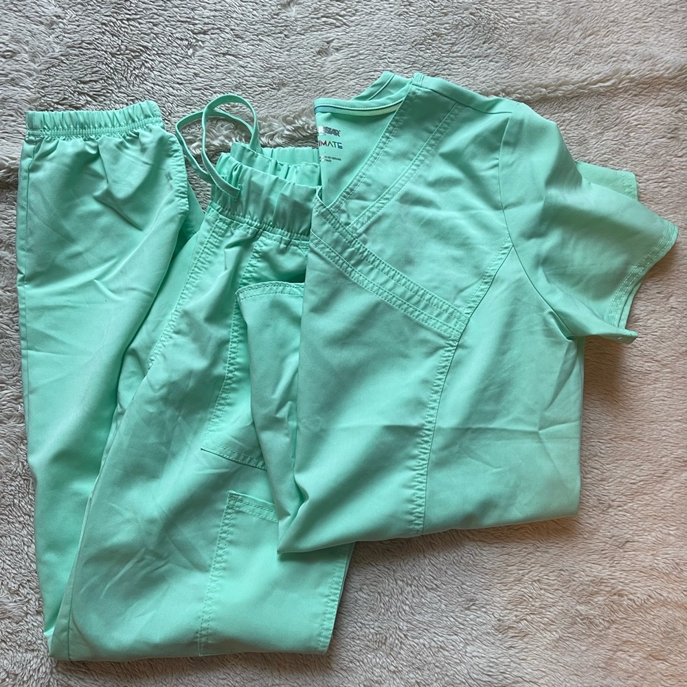 Mint green scrub set. Medium top small bottoms